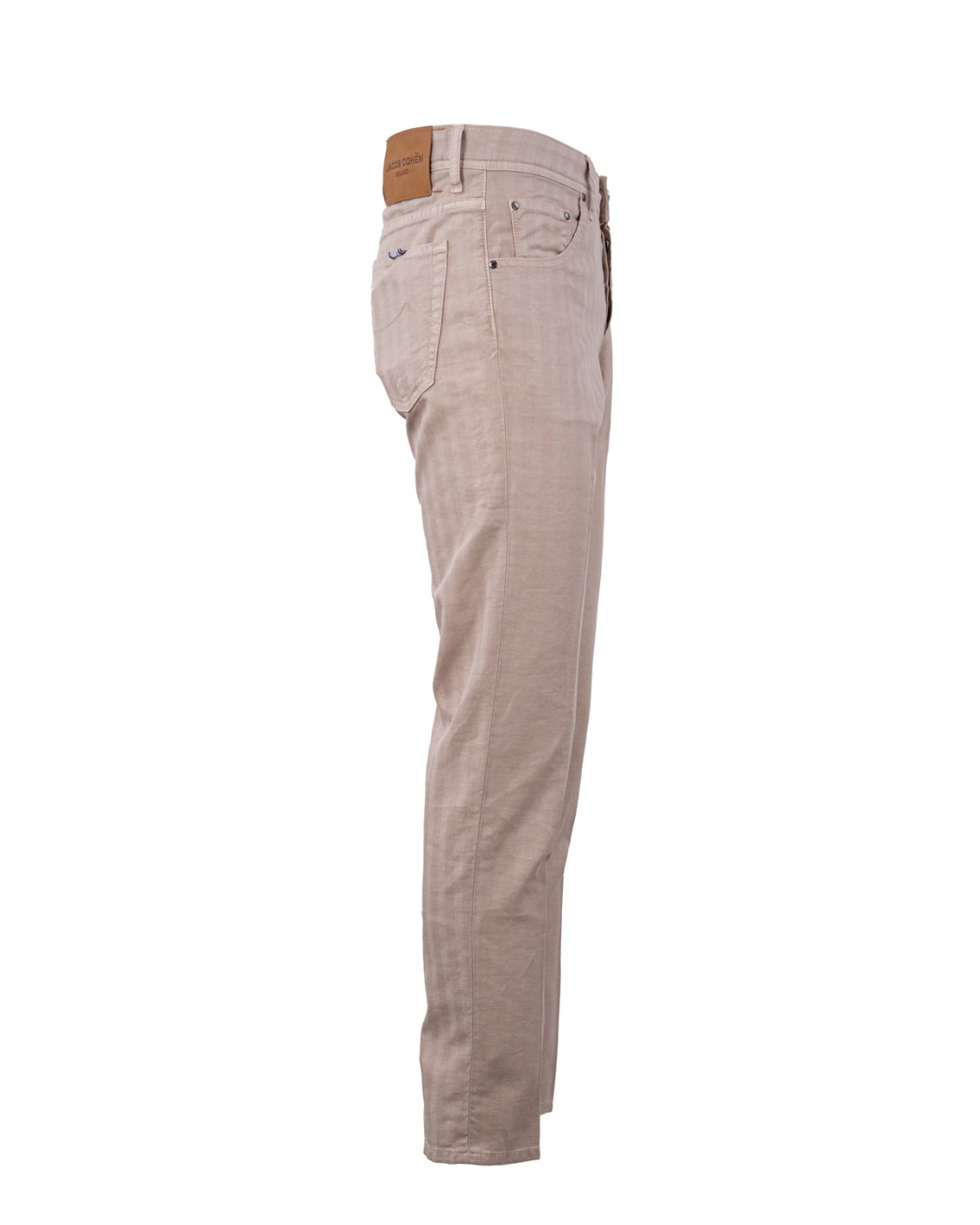 shop JACOB COHEN  Jeans: Jacob Cohen jeans in misto lino.
Modello a cinque tasche con logo ricamato sul taschino.
Passanti al punto vita.
Chiusura con bottone e zip.
Patta interna ricamata con nome del pantalone e citazione del fondatore.
Composizione: 69% Cotone, 29% Lino, 2% Elastan.
Made in Italy.. QE015 036 S4002-D29 number 9380883